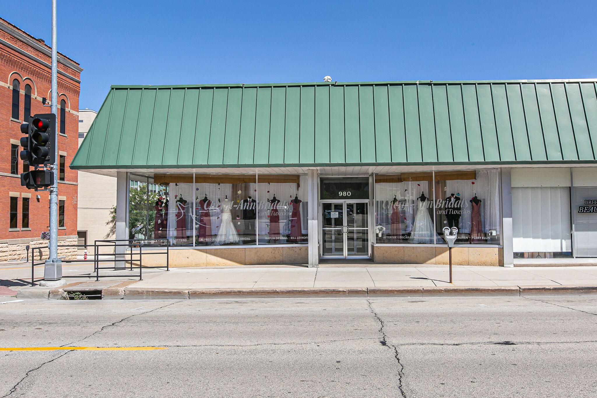 980 Main St, Dubuque, IA for sale Primary Photo- Image 1 of 1