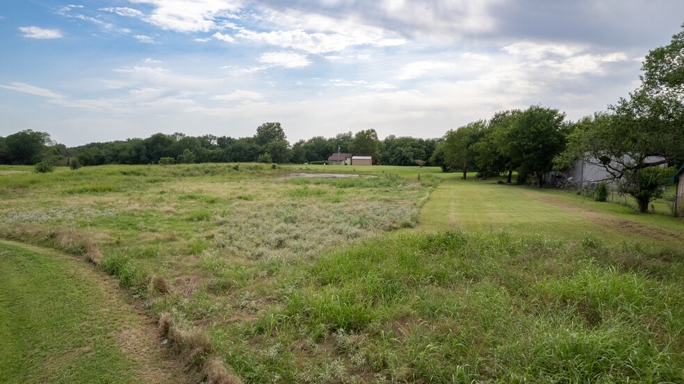 2301 S Highway 77, Pauls Valley, OK for sale - Building Photo - Image 2 of 36