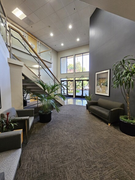 2542 S Bascom Ave, Campbell, CA for lease - Lobby - Image 3 of 14