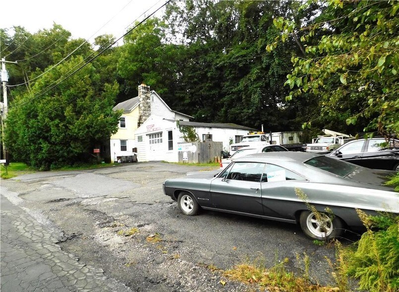 30 Morrissey Dr, Putnam Valley, NY for sale - Primary Photo - Image 1 of 1