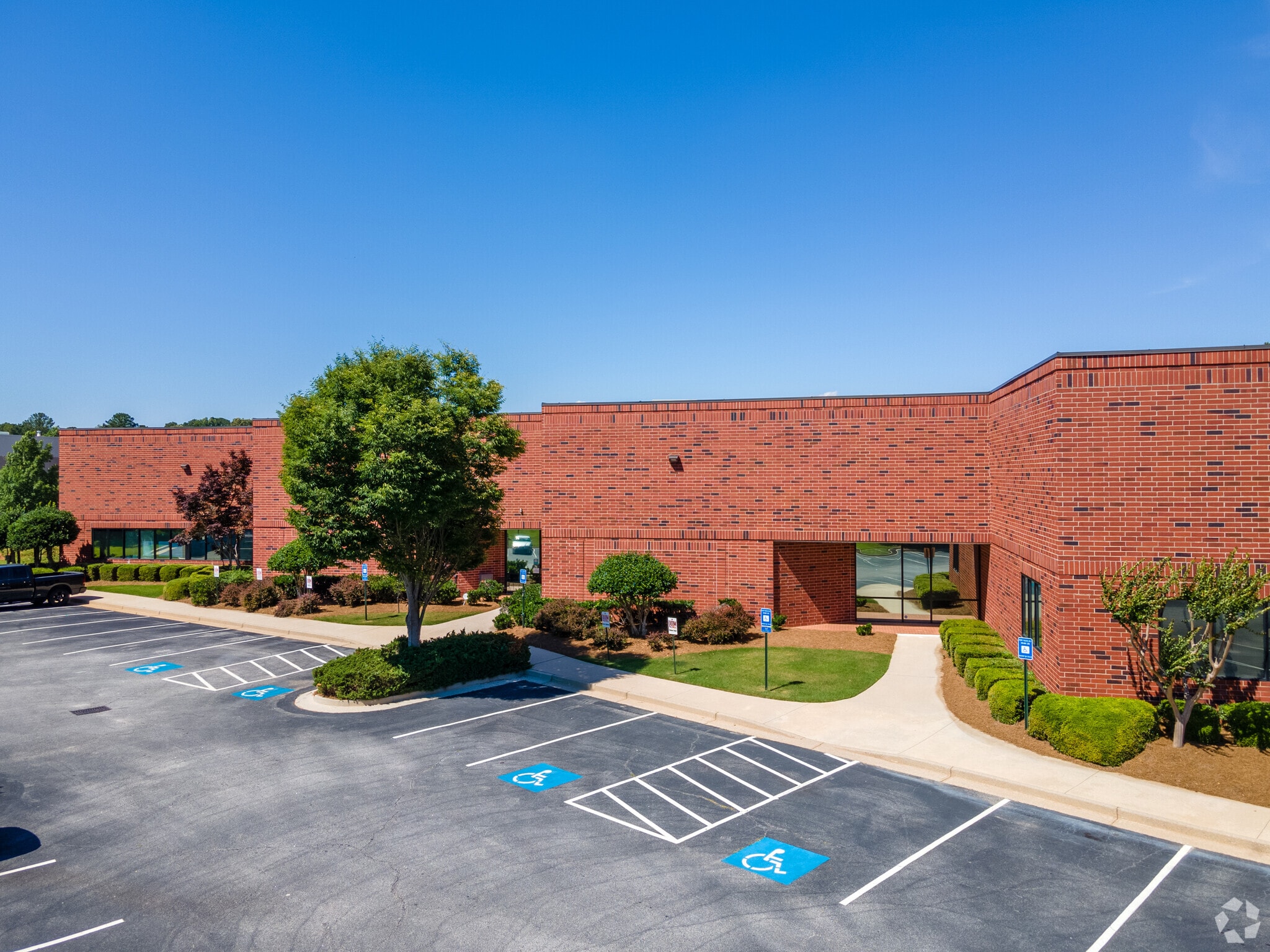 2192 Eastview Pkwy, Conyers, GA for sale Primary Photo- Image 1 of 7