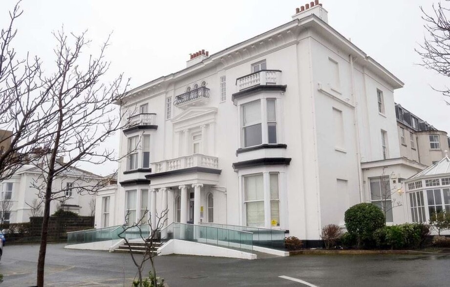 30 Promenade, Southport for sale - Primary Photo - Image 1 of 1