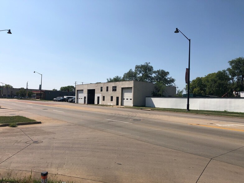 2305 Kishwaukee St, Rockford, IL 61104