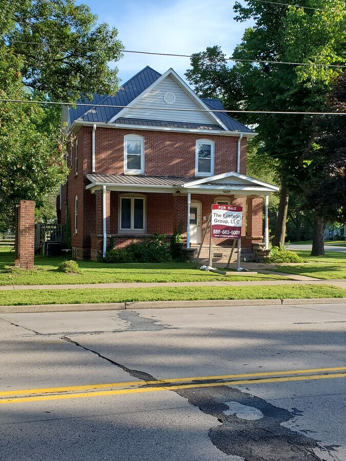 1421 Stout Rd, Menomonie, WI 54751