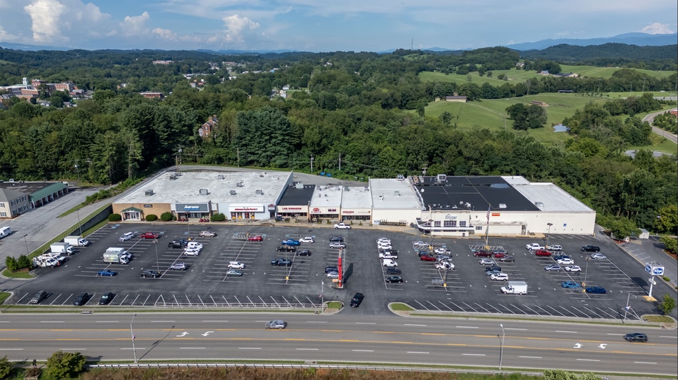 398-466 Cummings St, Abingdon, VA for lease - Building Photo - Image 3 of 13