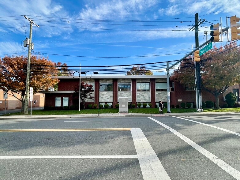 18-00 Fair Lawn Ave, Fair Lawn, NJ for lease - Building Photo - Image 2 of 24