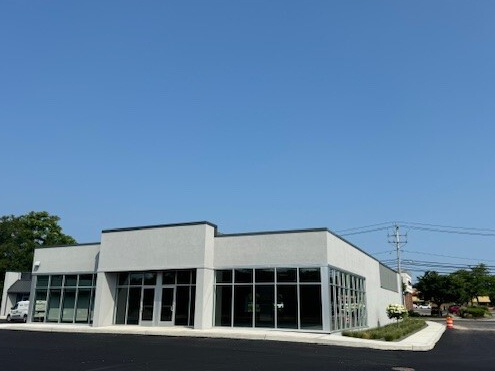 1105-1111 Old Country Rd, Riverhead, NY for lease Building Photo- Image 1 of 7