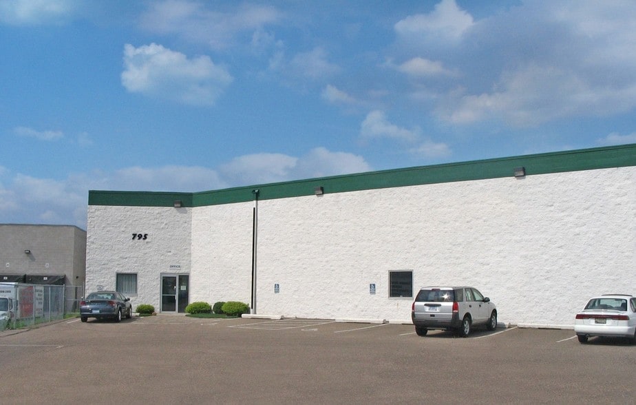 795 Vandalia St, Saint Paul, MN for lease - Primary Photo - Image 1 of 8