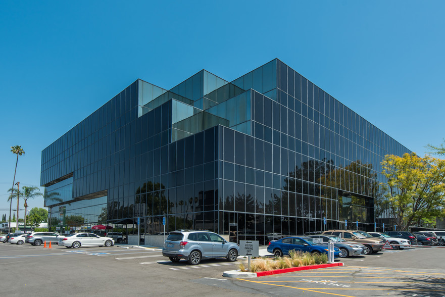 15350 Sherman Way, Van Nuys, CA for lease - Building Photo - Image 2 of 7