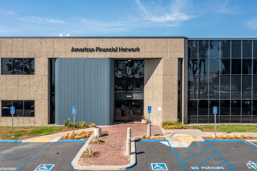 15991 Red Hill Ave, Tustin, CA for lease - Building Photo - Image 3 of 4