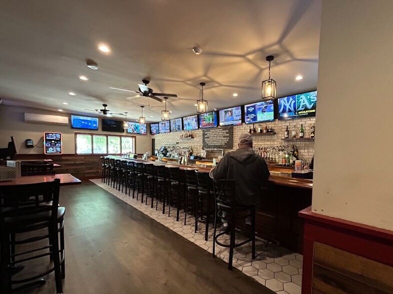 742-746 Middle Country Rd, Selden, NY for sale - Building Photo - Image 3 of 30