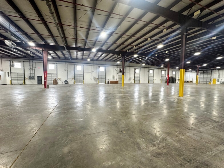 6924 Orr Rd, Charlotte, NC for lease - Interior Photo - Image 2 of 5