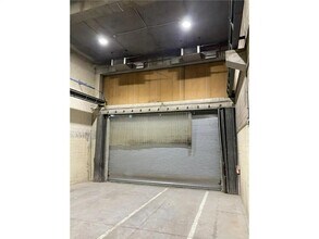Flex in Bagnolet for lease Interior Photo- Image 1 of 6
