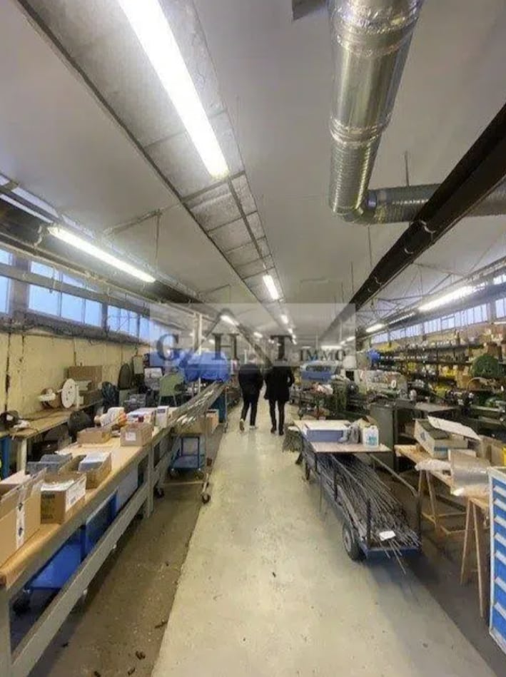 Flex in Montreuil for sale Interior Photo- Image 1 of 4