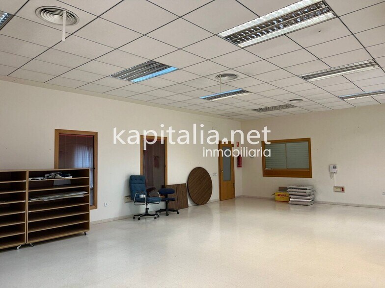 Office in Valencia de Alcántara, Cáceres for lease - Building Photo - Image 3 of 6