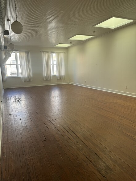 316 W Broughton Ln, Savannah, GA for lease - Interior Photo - Image 2 of 20