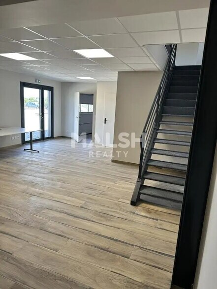 Office in Beauvallon for lease - Interior Photo - Image 2 of 5
