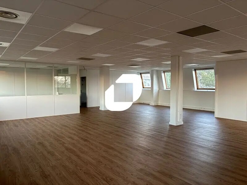 Location Bureaux 255 m² - Photo 1