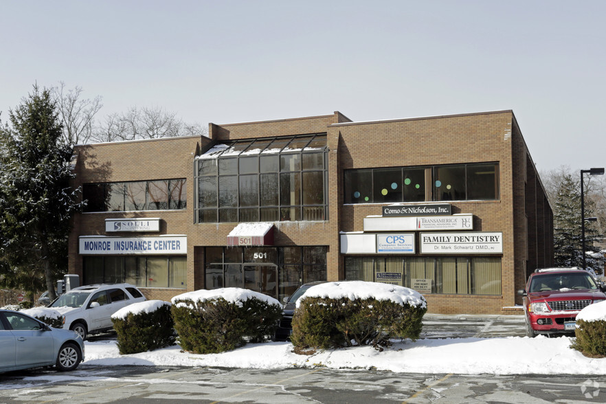 501 Main St, Monroe, CT for lease - Primary Photo - Image 1 of 8