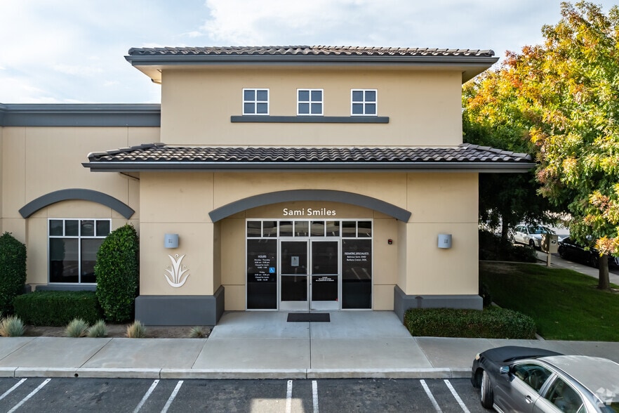 556 Lyell Dr, Modesto, CA for lease - Primary Photo - Image 1 of 5