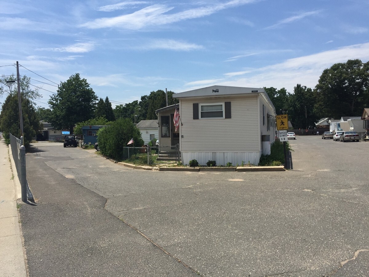 1246 Granby Rd, Chicopee, MA 01020