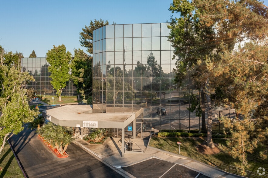 11160 Warner Ave, Fountain Valley, CA for lease - Building Photo - Image 2 of 4