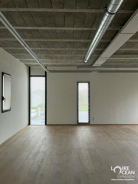 Office in Nantes for lease - Building Photo - Image 1 of 2