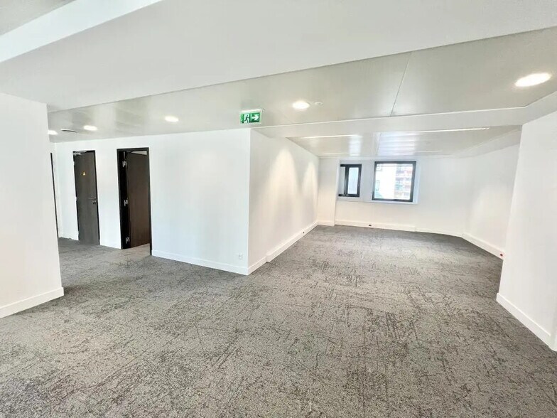 Office in Issy-les-Moulineaux for lease - Building Photo - Image 3 of 8