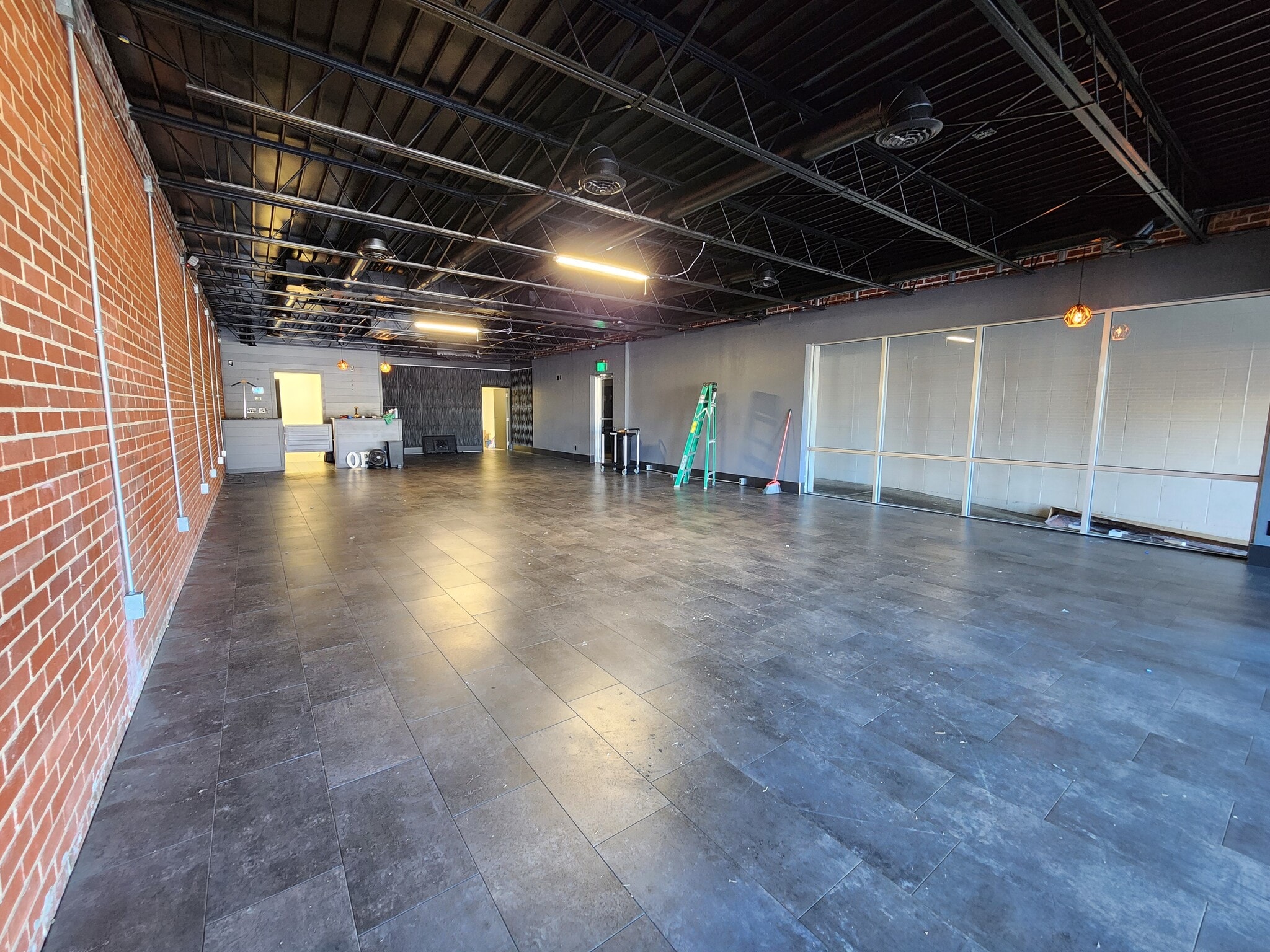 521 S Glenstone Ave, Springfield, MO for lease Interior Photo- Image 1 of 7