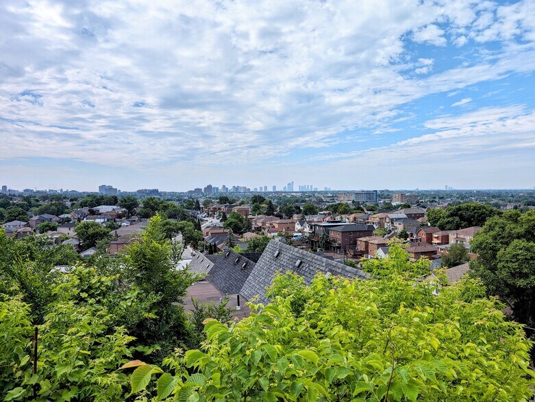 33 Venn Cres, Toronto, ON for sale - Primary Photo - Image 1 of 4