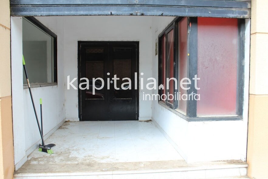 Retail in València for lease - Building Photo - Image 2 of 28