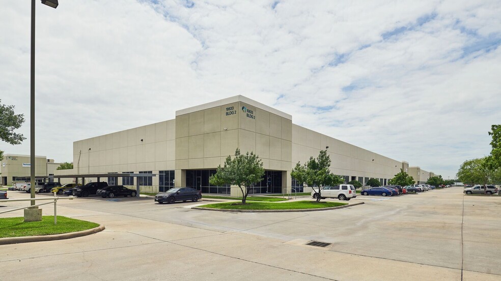 6550 W Sam Houston Pky N, Houston, TX for lease - Building Photo - Image 2 of 21