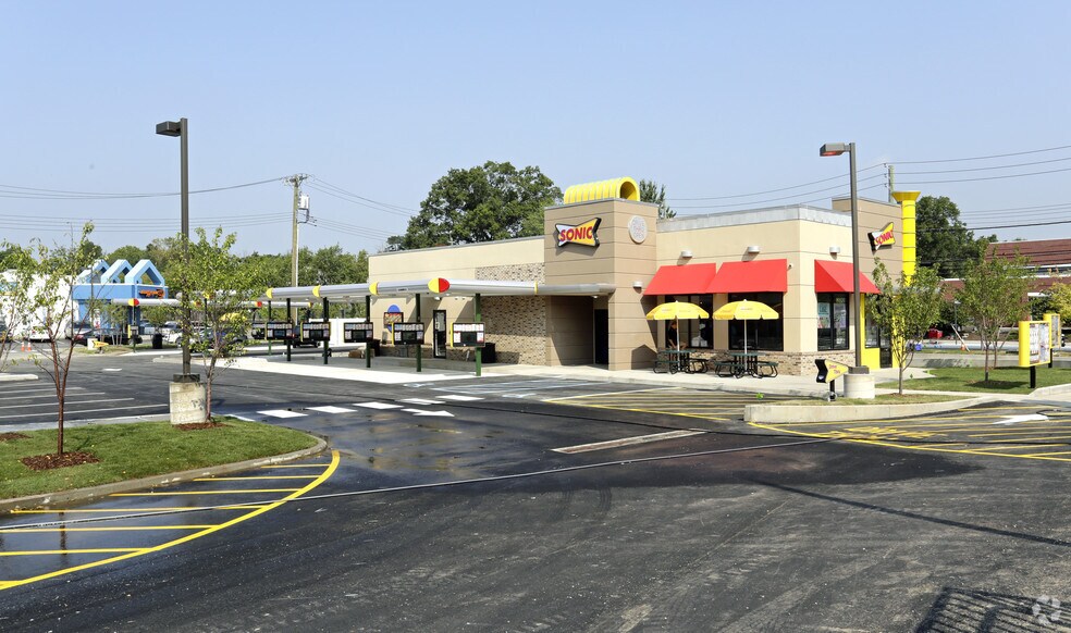 148 Page Ave, Staten Island, NY for lease - Building Photo - Image 1 of 5