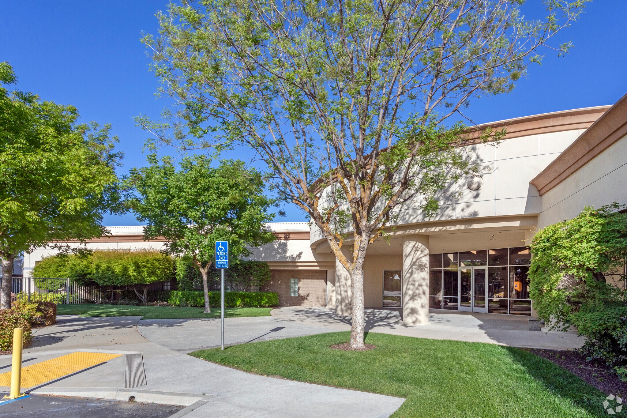 7576 N Ingram Ave, Fresno, CA for lease Building Photo- Image 1 of 4