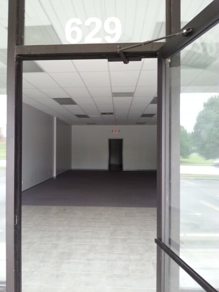 625-635 Salt Lick Rd, Saint Peters, MO for lease - Building Photo - Image 2 of 5