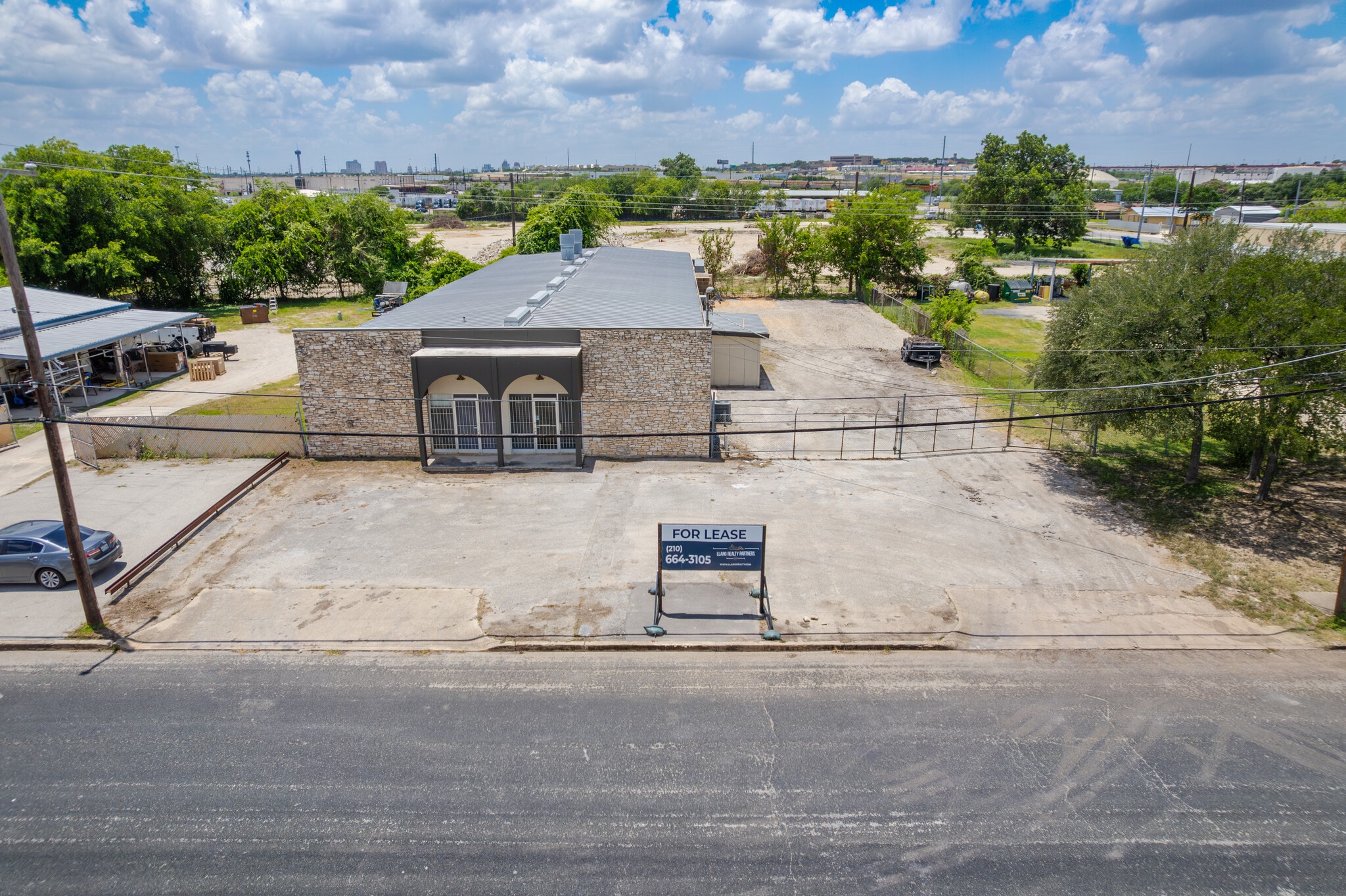 1111 Paulsun St, San Antonio, TX for lease Interior Photo- Image 1 of 9