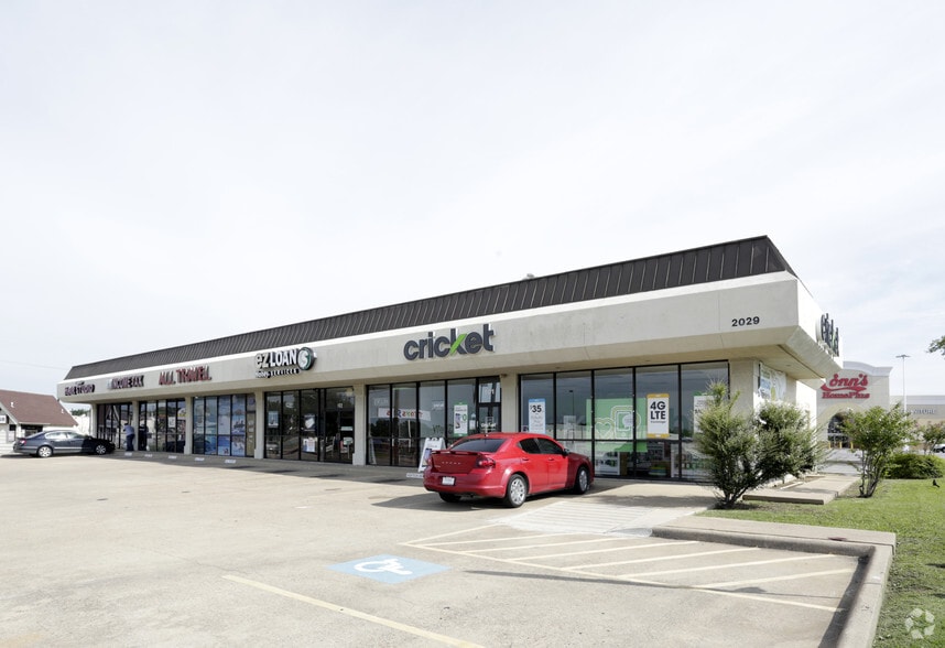 2029 Town East Blvd, Mesquite, TX for lease - Building Photo - Image 2 of 8