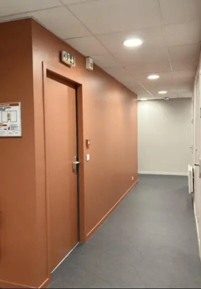 26 Rue Emile Decorps, Villeurbanne for lease - Interior Photo - Image 2 of 22