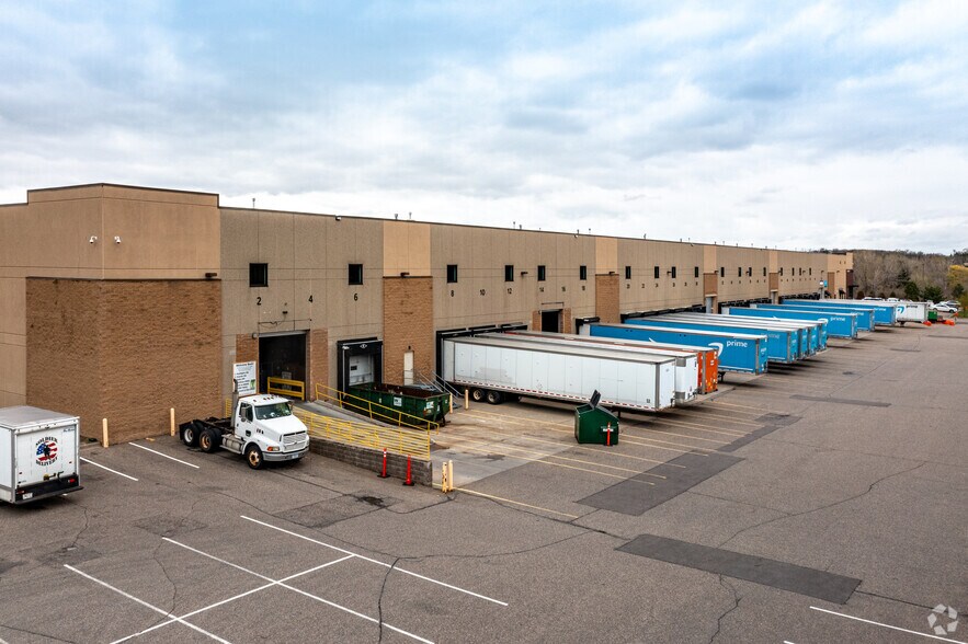 2811 Beverly Rd, Eagan, MN for lease - Building Photo - Image 2 of 7