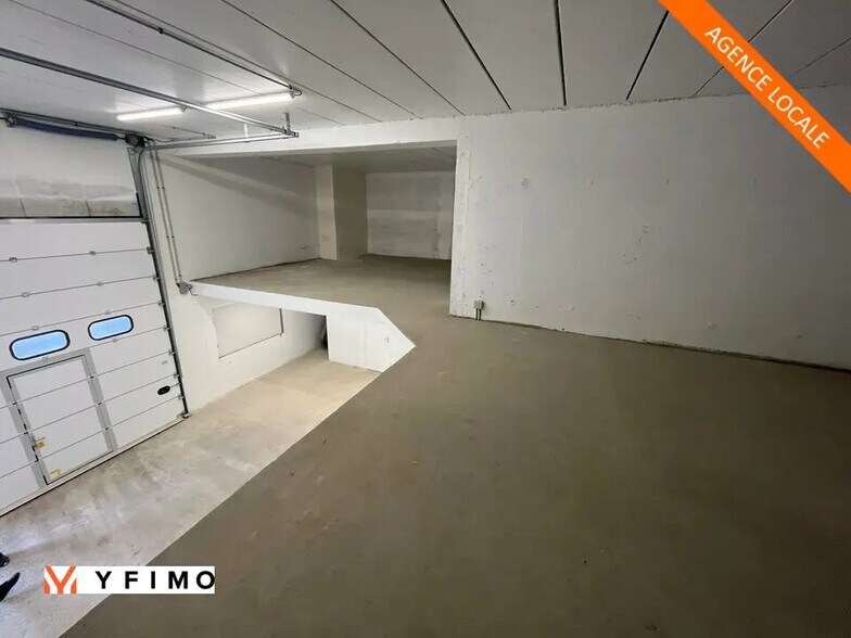 Flex in Flins-sur-Seine for lease - Interior Photo - Image 2 of 6