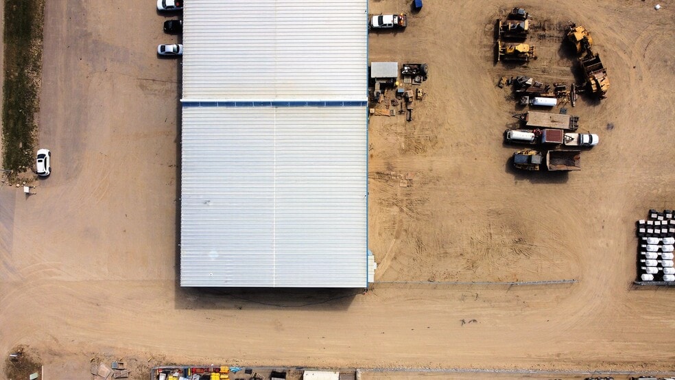 14 Burnt Valley Ave, Red Deer County, AB for lease - Building Photo - Image 2 of 31