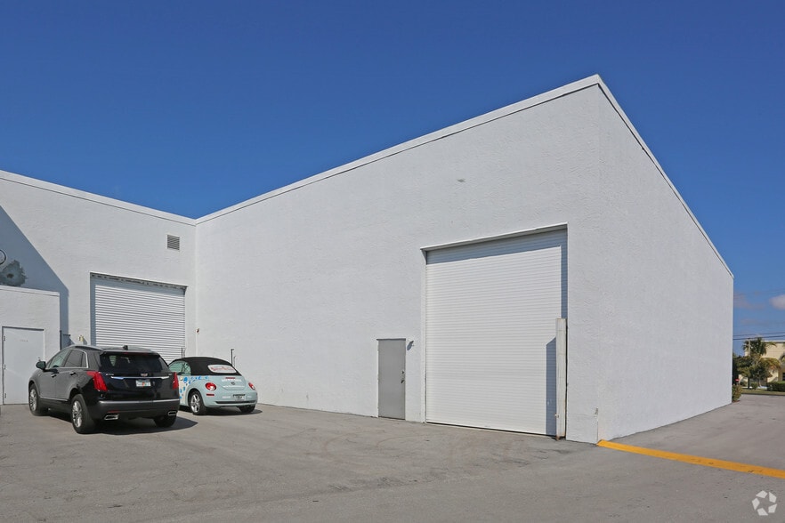 1080-1090 S Rogers Cir, Boca Raton, FL for lease - Building Photo - Image 3 of 4