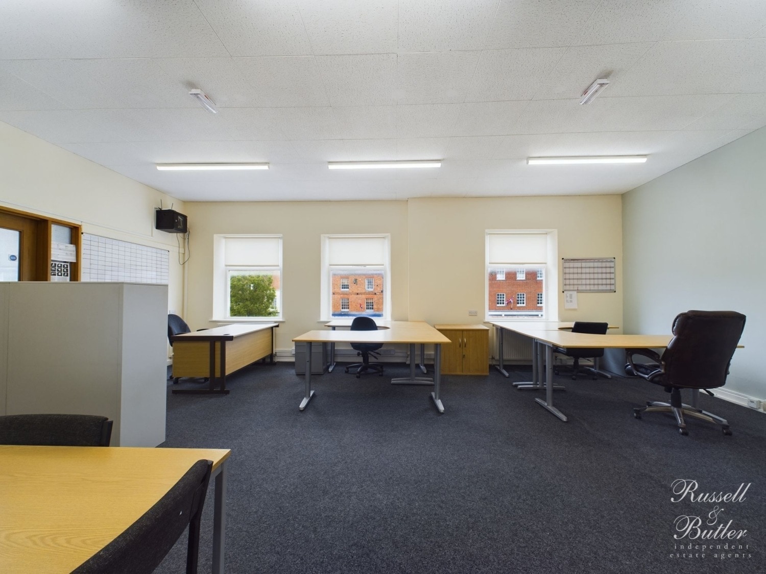 Market Hl, Buckingham for lease Interior Photo- Image 1 of 6