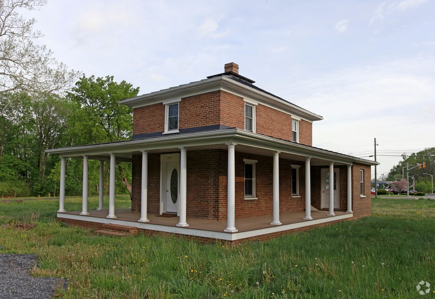 604 Radham St, Front Royal, VA for sale - Building Photo - Image 2 of 8