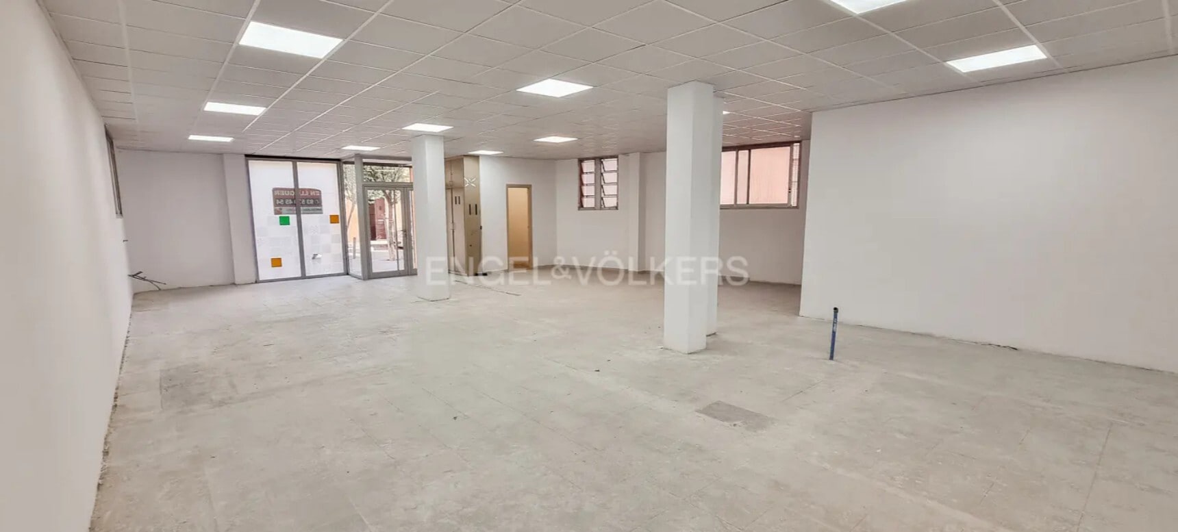 Retail in Mollet del Vallès, Barcelona for lease Interior Photo- Image 1 of 6