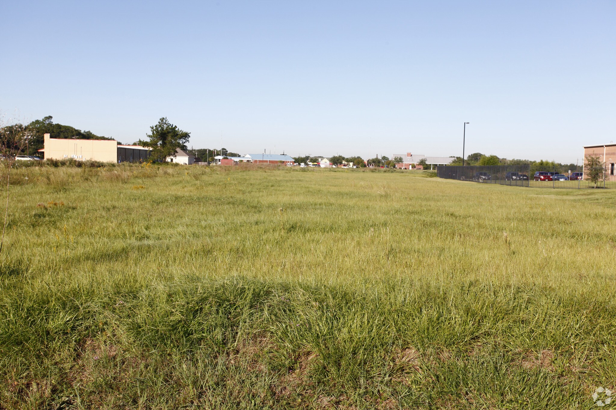 010 N Valderas St, Angleton, TX for sale Primary Photo- Image 1 of 1