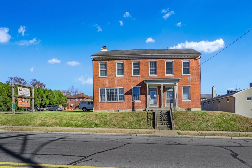 1530 New Holland Rd, Reading, PA for sale - Primary Photo - Image 1 of 28