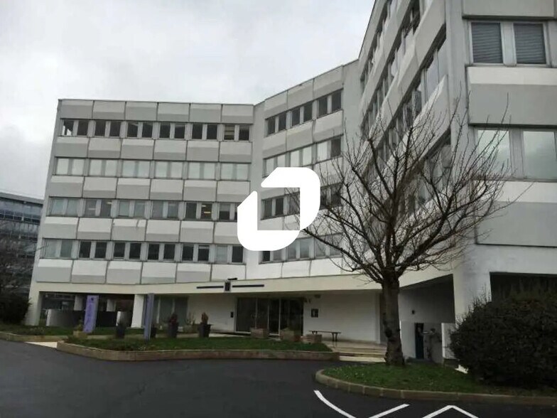 Office in Osny for lease - Building Photo - Image 1 of 18