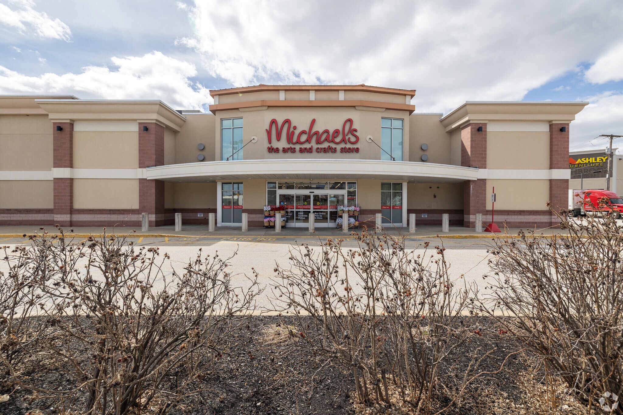 777 S Willow St, Manchester, NH for lease Primary Photo- Image 1 of 2