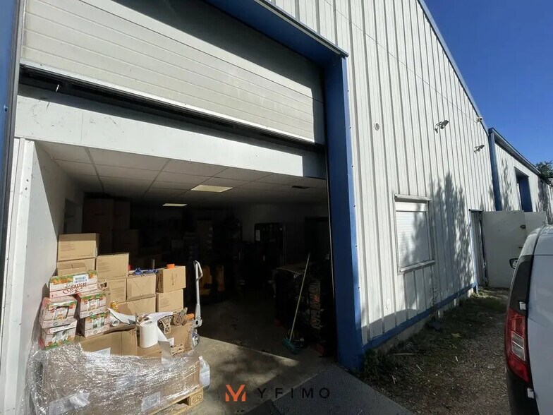 Flex in Épône for sale - Building Photo - Image 3 of 8